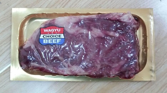 film d'or de 422mm Thermoforming pour la saucisse de viande de paquet de peau emballant l'enveloppe en plastique